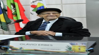 Legislativo entrega Diploma de Menção Honrosa a Olávio Erbes 