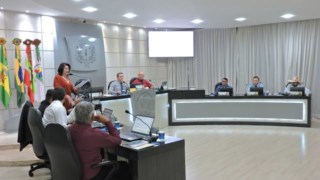 Vereadores analisam projeto que estima a receita e fixa a despesas do município para 2023 